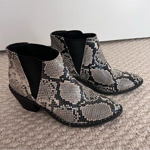 Universal Threads boots